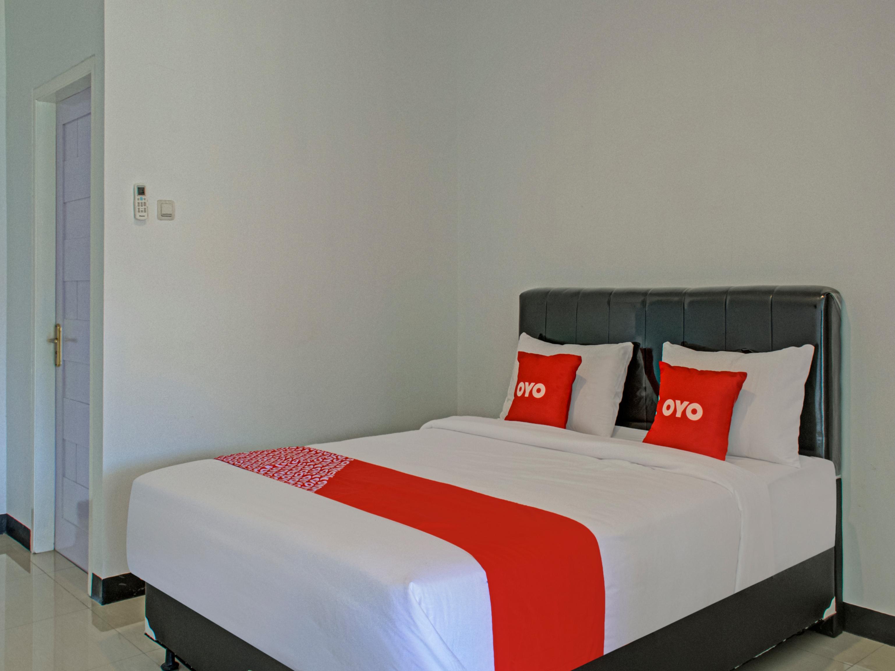 Oyo 3841 Wisma 25 Cilacap Exterior foto