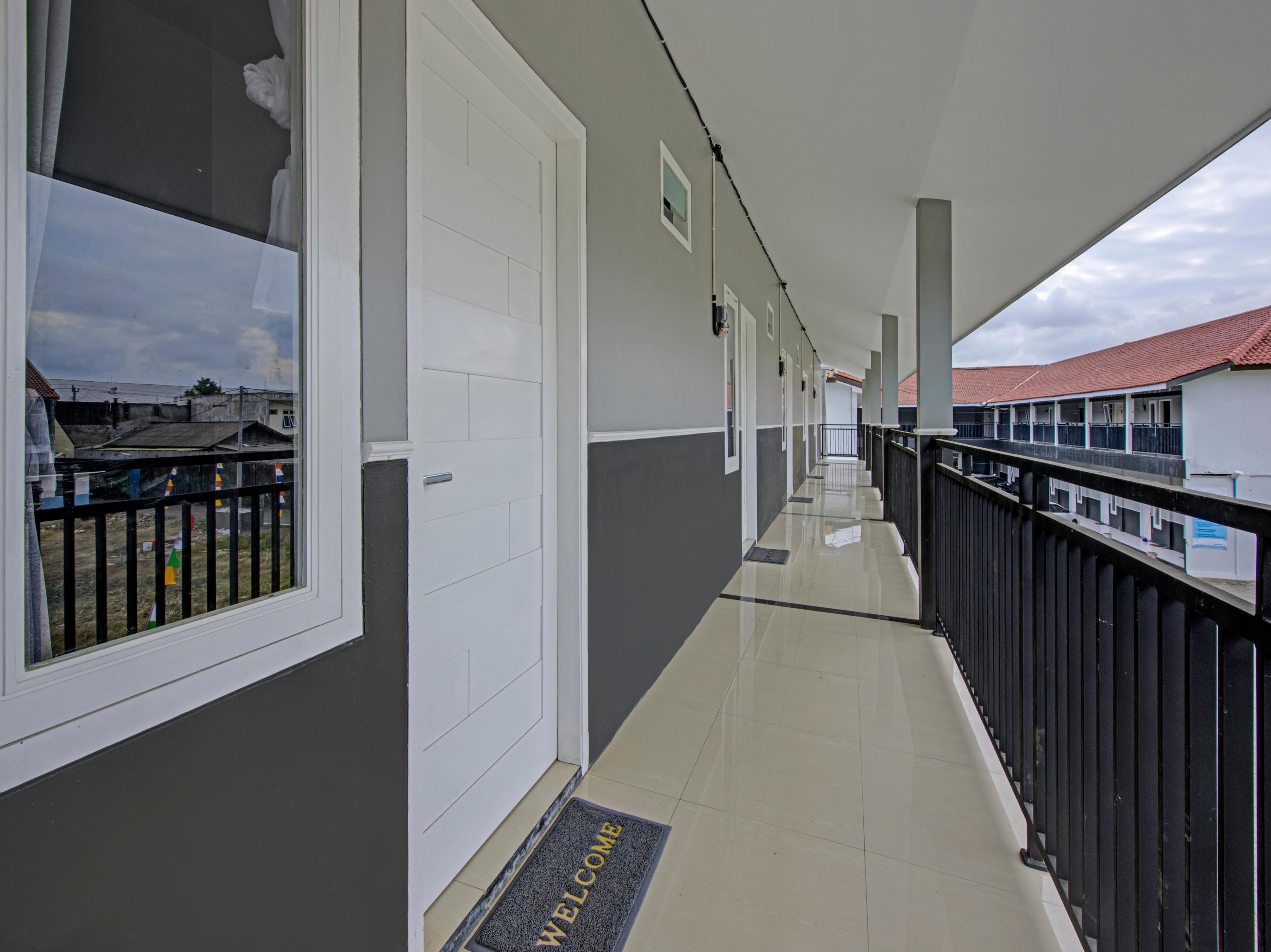 Oyo 3841 Wisma 25 Cilacap Exterior foto